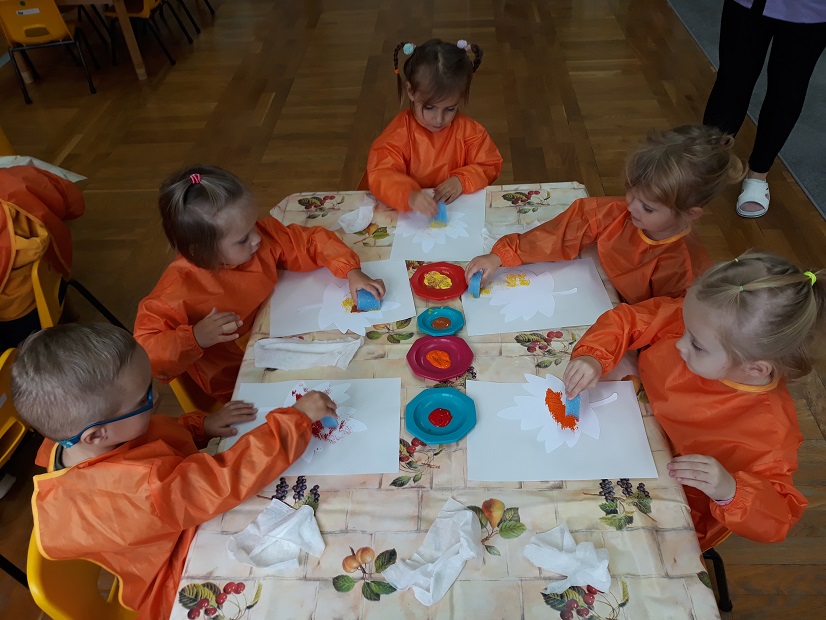 Zajęcia plastyczne "Jesienne listki"