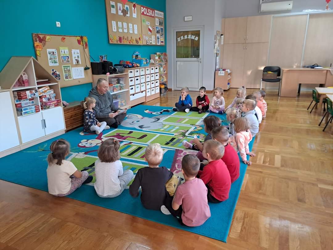 Czytanie w ramach akcji "Cała Polska Czyta Dzieciom"