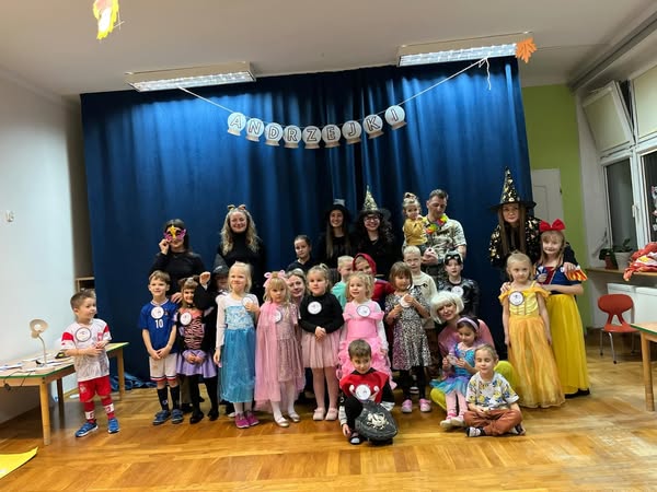 Co nas spotka w przyszłości?  😉 .Zabawa Andrzejkowa w grupie "Biedronki".