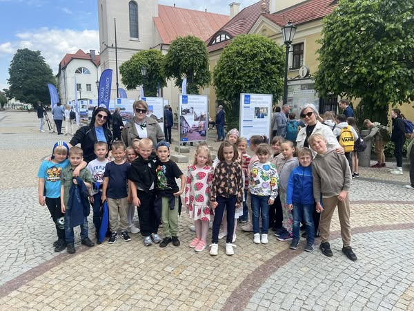 Skrzaty na wystawie w Rynku &ndash; poznajemy historię Polkowic 📸