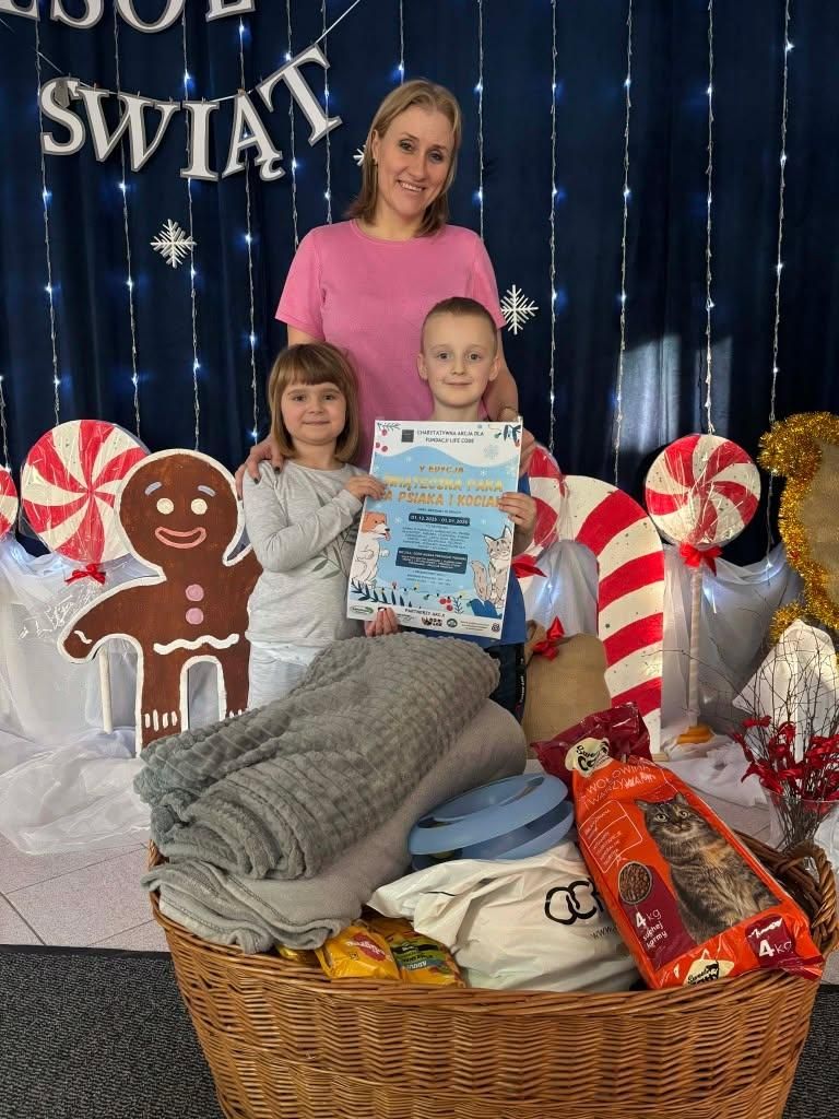 &bdquo;Świąteczna paka dla psiaka i kociaka"