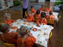 Zajęcia plastyczne "Jesienne listki"