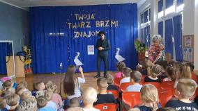 Przedstawienie Twoja Twarz Brzmi Znajomo w wykonaniu rodziców dzieci z grupy Skrzaty