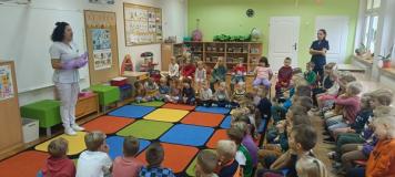 Wizyta pani stomatolog