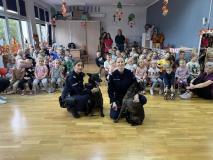 zajęcia warsztatowe z udziałem psa patrolowo-tropiącego i psa do wykrywania narkotyków.
