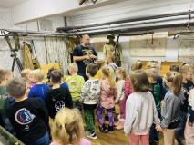 Żywa lekcja historii w Piwnicy pod Piastowskim Orłem w ramach akcji Szkoła pamięta 2022