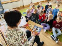 "Poranki z Biblioteką"