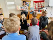 "Poranki z Biblioteką"