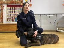 Zajęcia warsztatowe z udziałem psa patrolowo-tropiącego i psa do wykrywania narkotyków