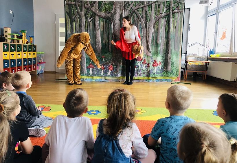 Czerwony KApturek teatrzyk