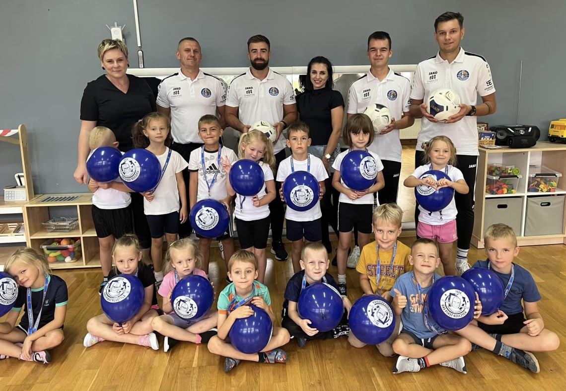 piłkarze w przedszkolu