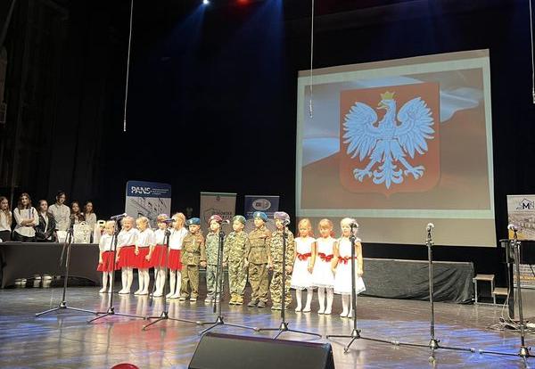 XIII Międzypowiatowym Festiwalu Piosenki Patriotycznej ,,Vivat Polonia” 