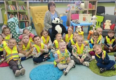 Przedszkolaki odwiedziły Miejsko-Gminną Bibliotekę Publiczną w Polkowicach w ramach akcji "Biblioteka Bliżej Przedszkola"